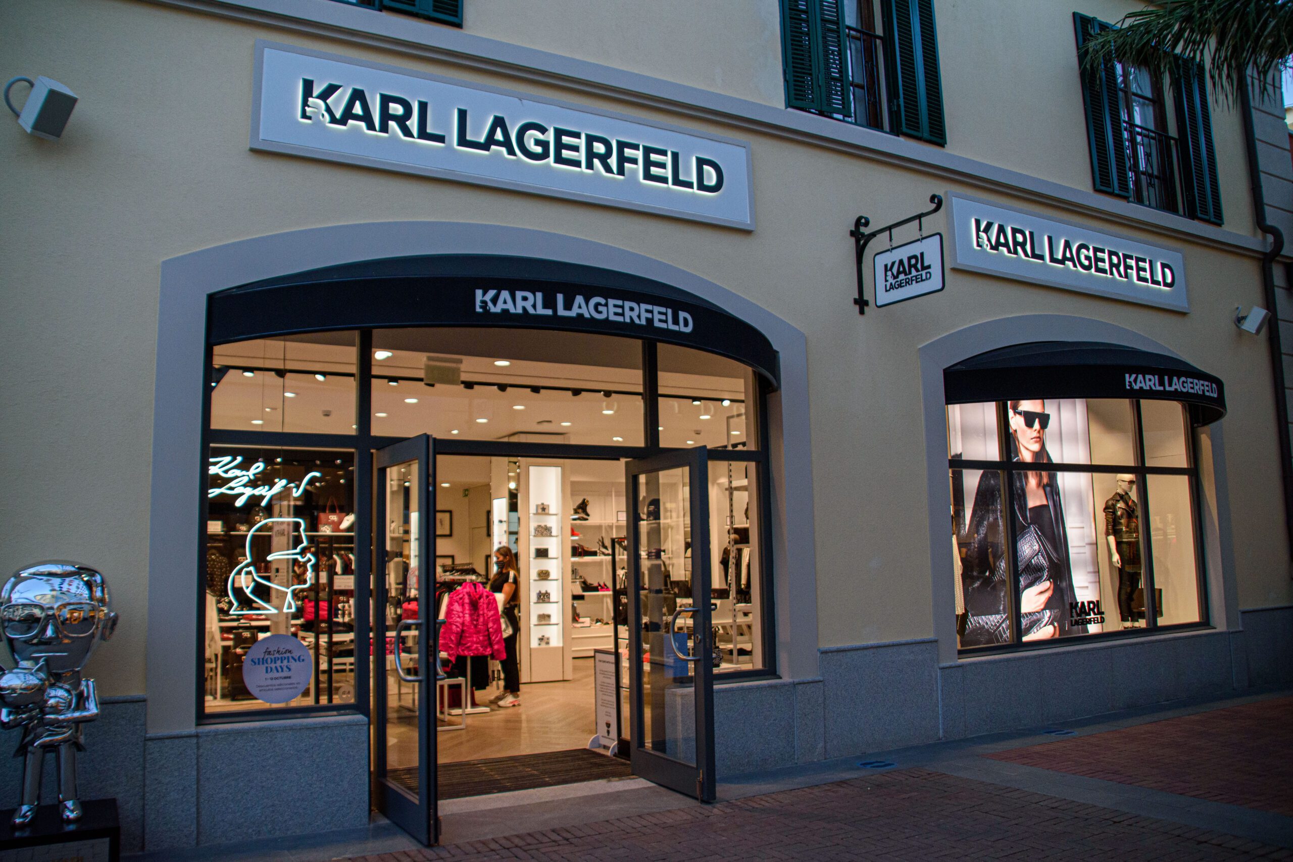 Logotec Rótulos luminosos Málaga Karl Lagerfeld